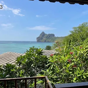 Cozy Seafront Hotel Phi Phi Don